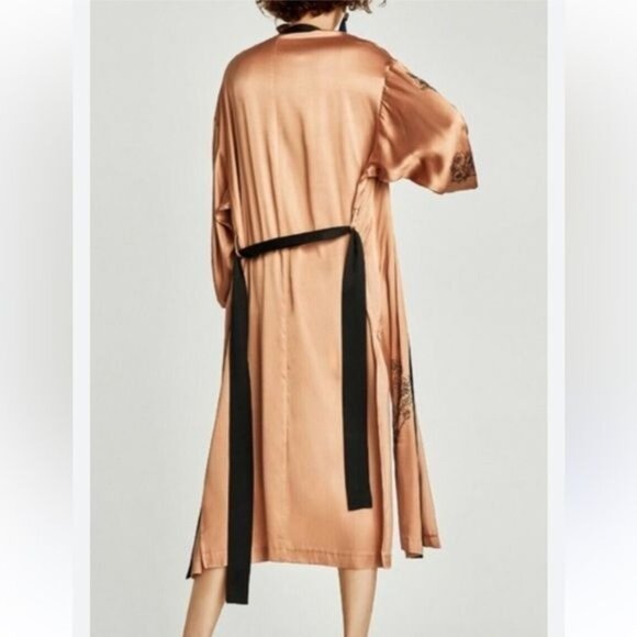 Zara Belted Embroidered Floral Silky Kimono Robe Womens Size XS/S Asian Boho - Picture 2 of 12
